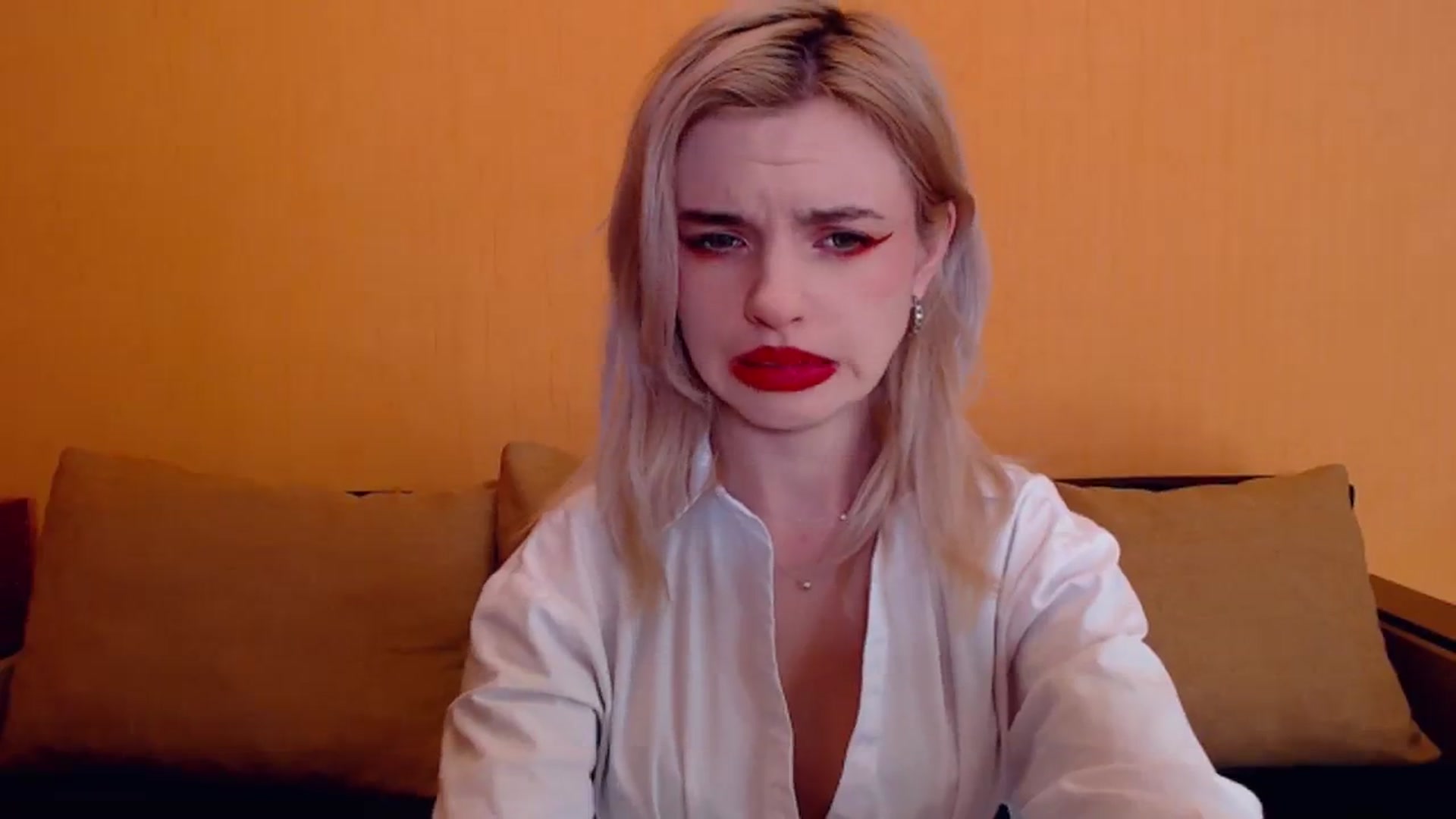 Gallery image thumbnail from Erineys's myfreecams stream on, 12/22/2023, 17:13 image 13 of 20
