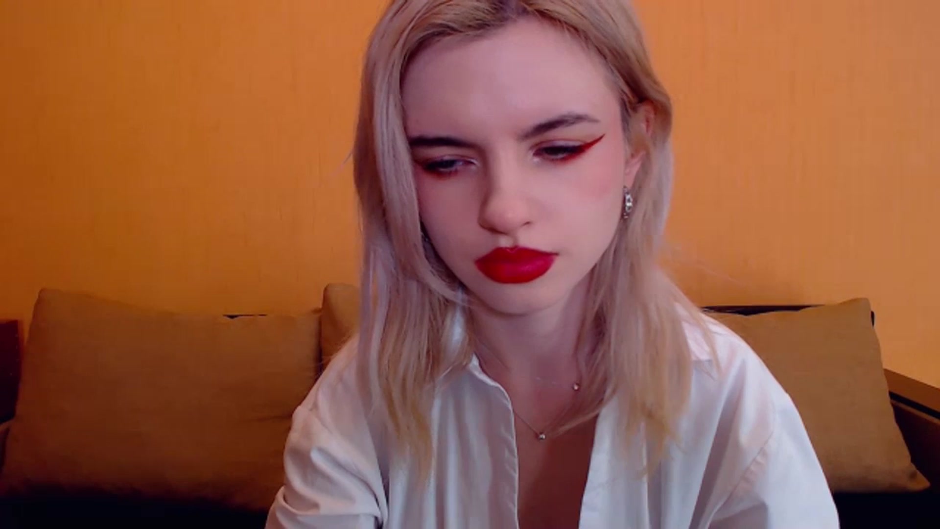 Gallery image thumbnail from Erineys's myfreecams stream on, 12/22/2023, 17:13 image 16 of 20