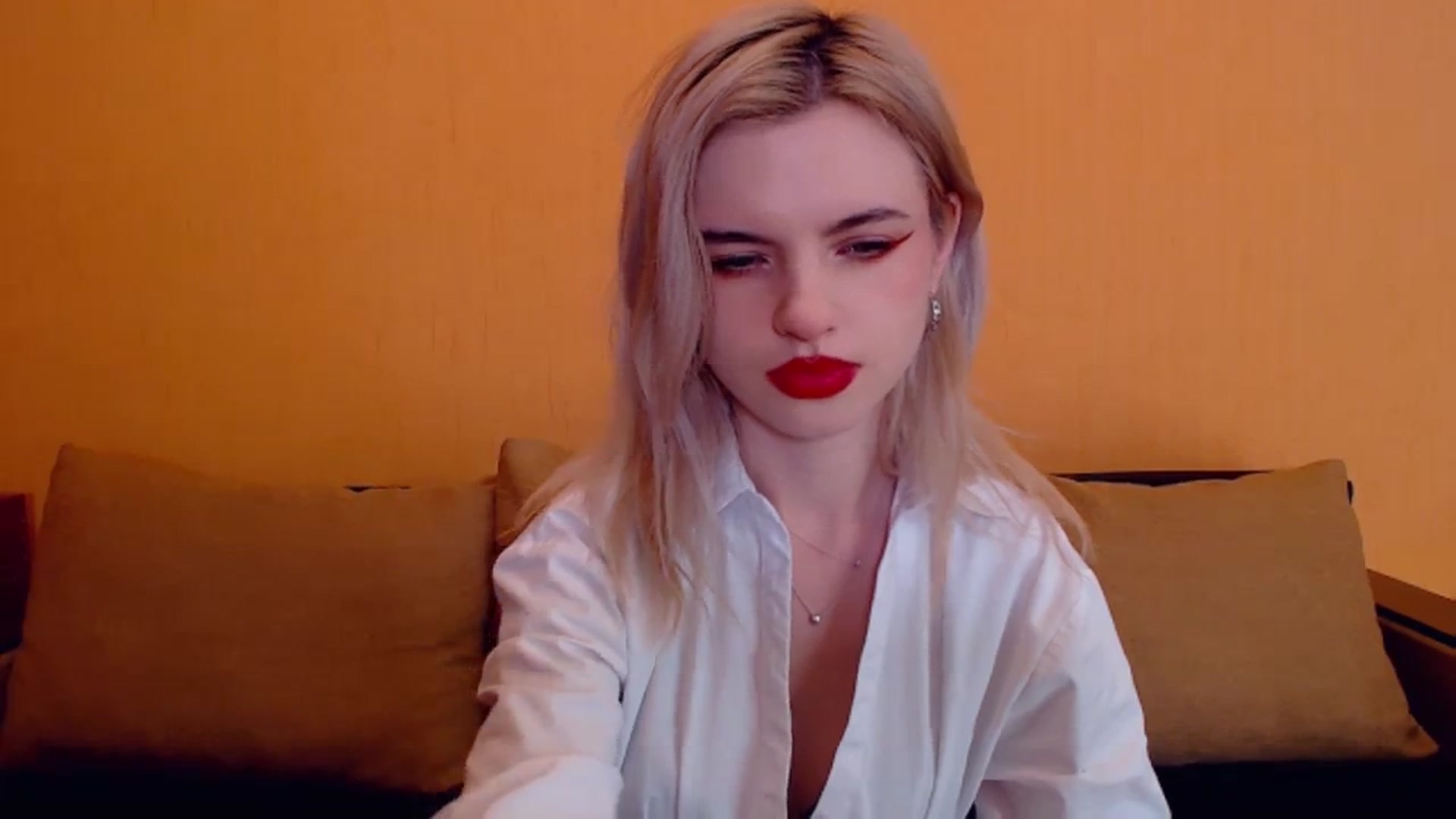 Gallery image thumbnail from Erineys's myfreecams stream on, 12/22/2023, 17:13 image 2 of 20