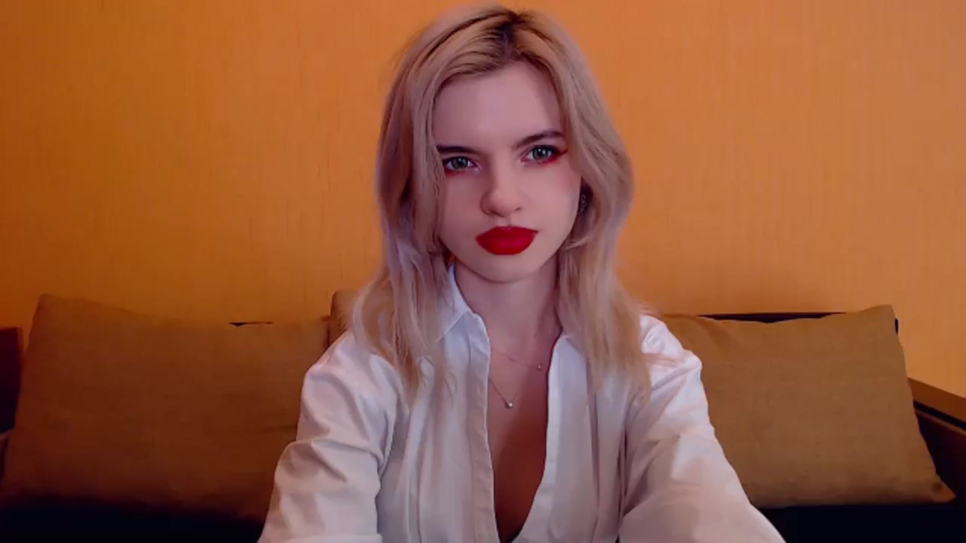 Gallery image thumbnail from Erineys's myfreecams stream on, 12/22/2023, 17:13 image 4 of 20