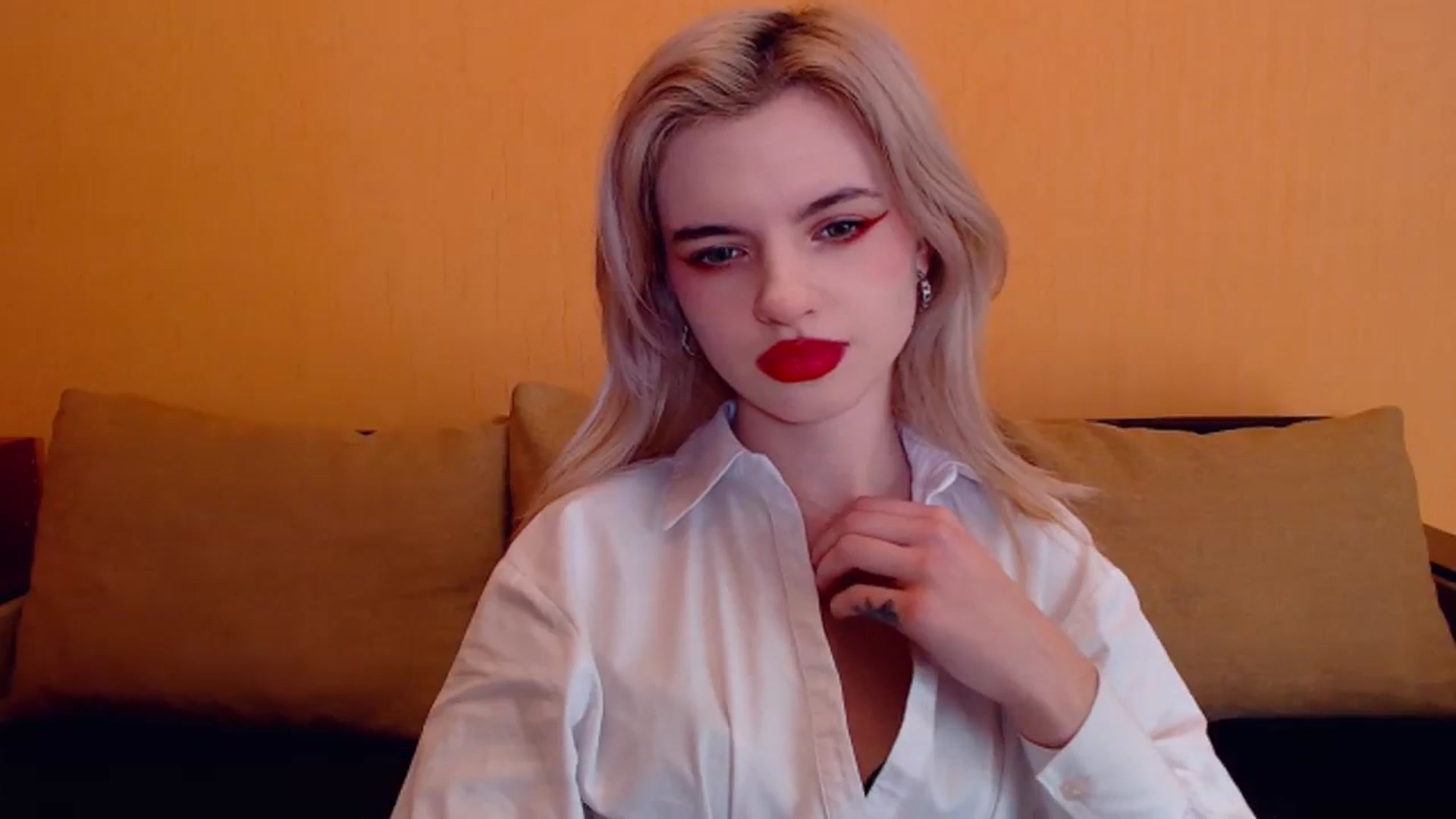 Gallery image thumbnail from Erineys's myfreecams stream on, 12/22/2023, 17:57 image 6 of 20