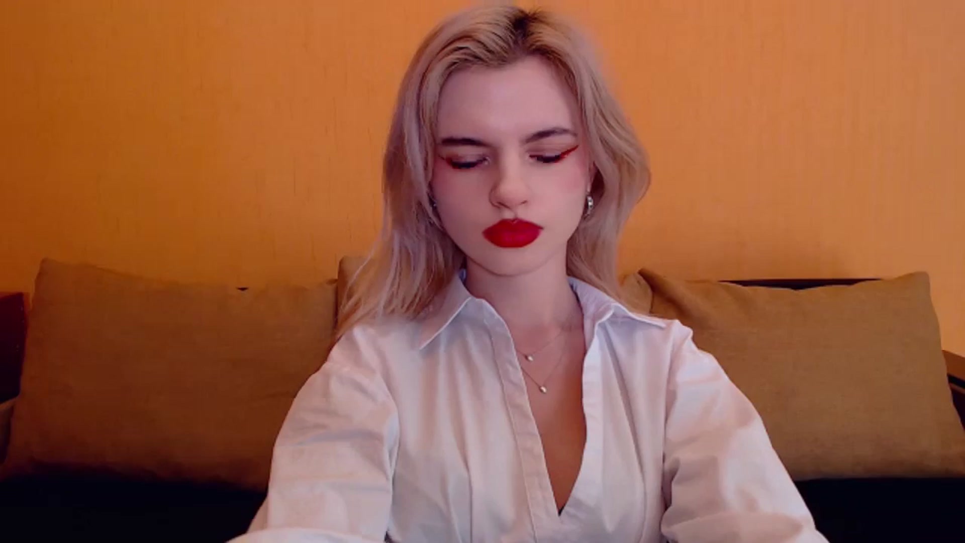 Gallery image thumbnail from Erineys's myfreecams stream on, 12/22/2023, 17:57 image 10 of 20