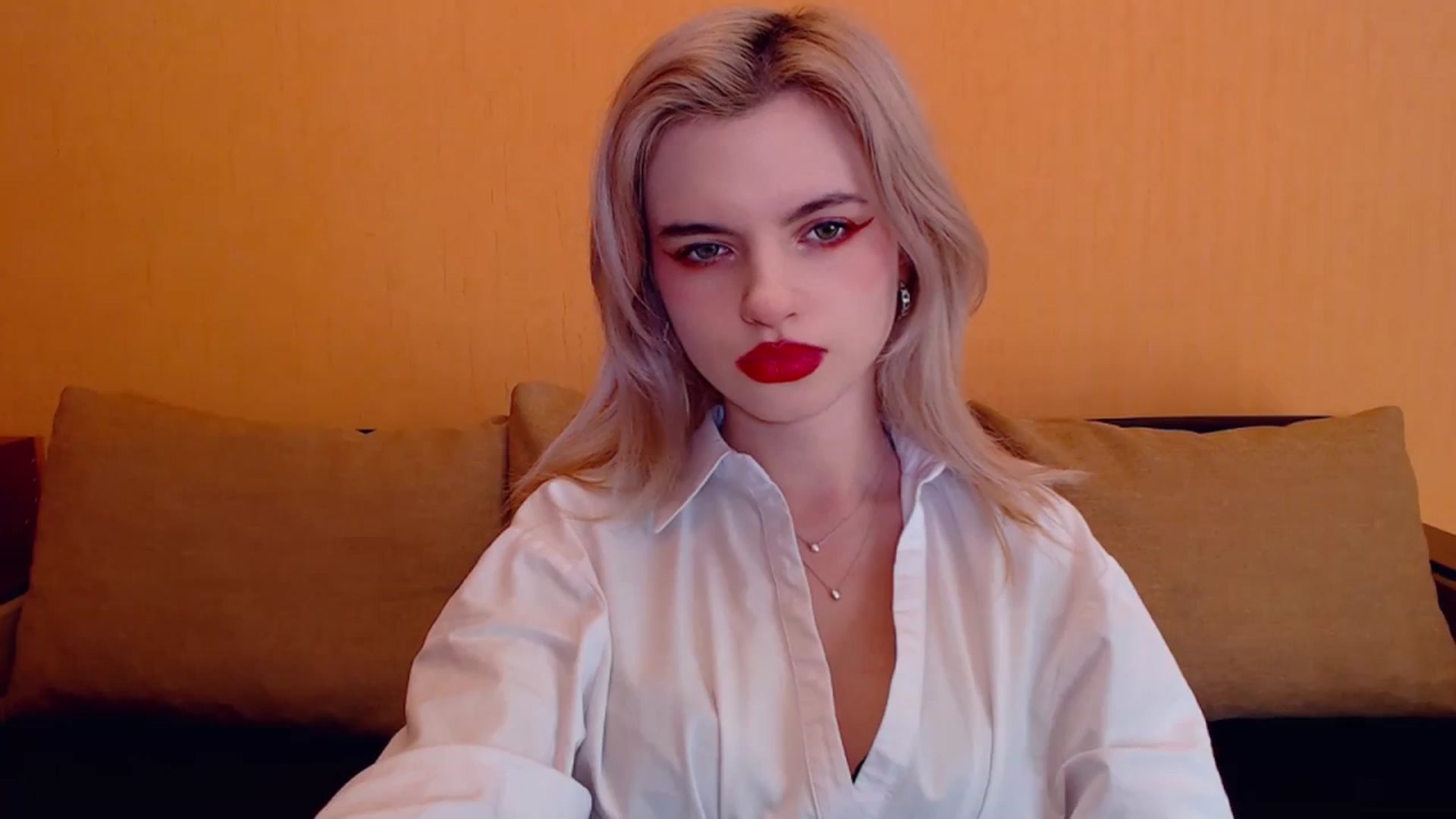 Gallery image thumbnail from Erineys's myfreecams stream on, 12/22/2023, 17:57 image 8 of 20