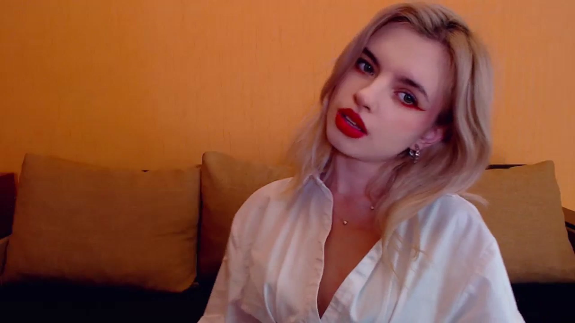 Gallery image thumbnail from Erineys's myfreecams stream on, 12/22/2023, 17:57 image 2 of 20