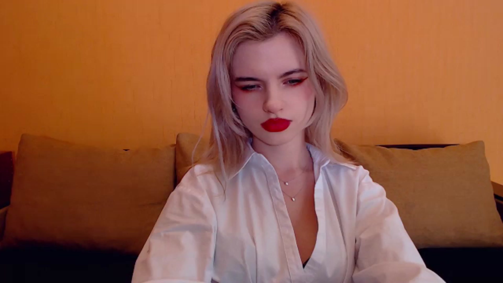 Gallery image thumbnail from Erineys's myfreecams stream on, 12/22/2023, 17:57 image 14 of 20