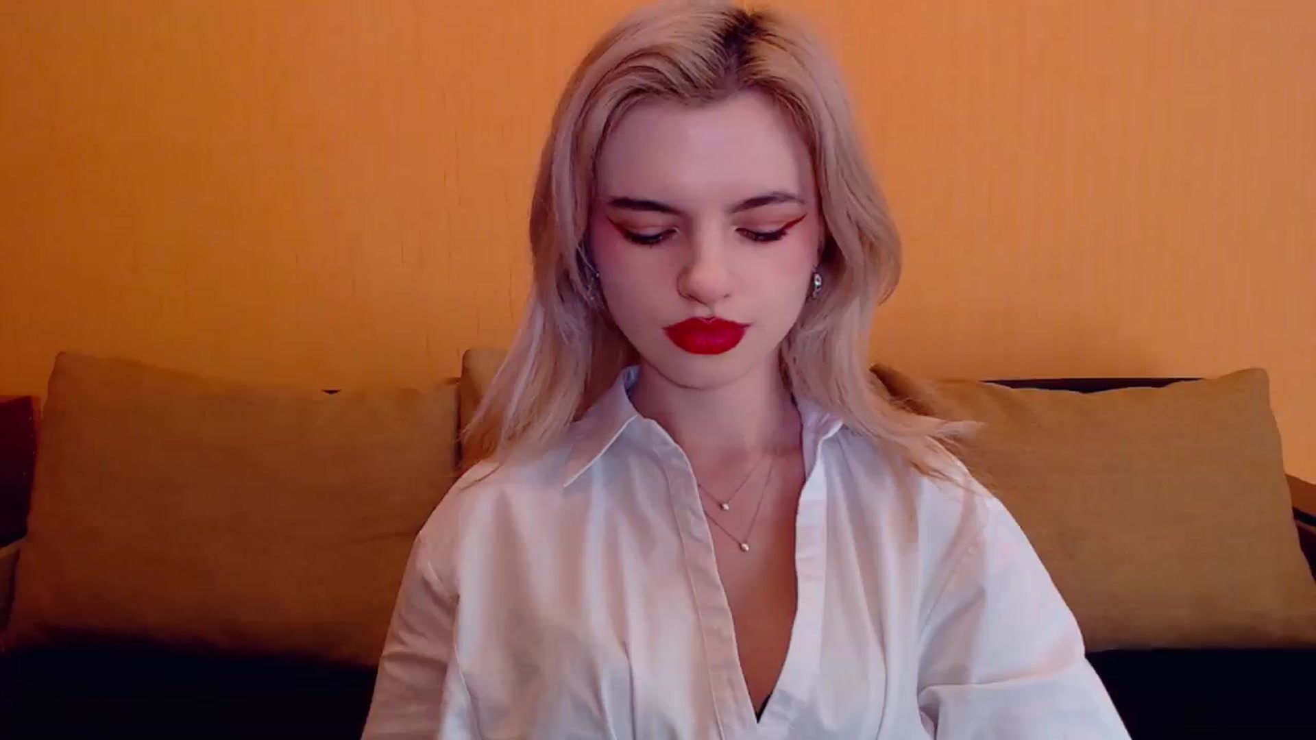 Gallery image thumbnail from Erineys's myfreecams stream on, 12/22/2023, 17:57 image 7 of 20