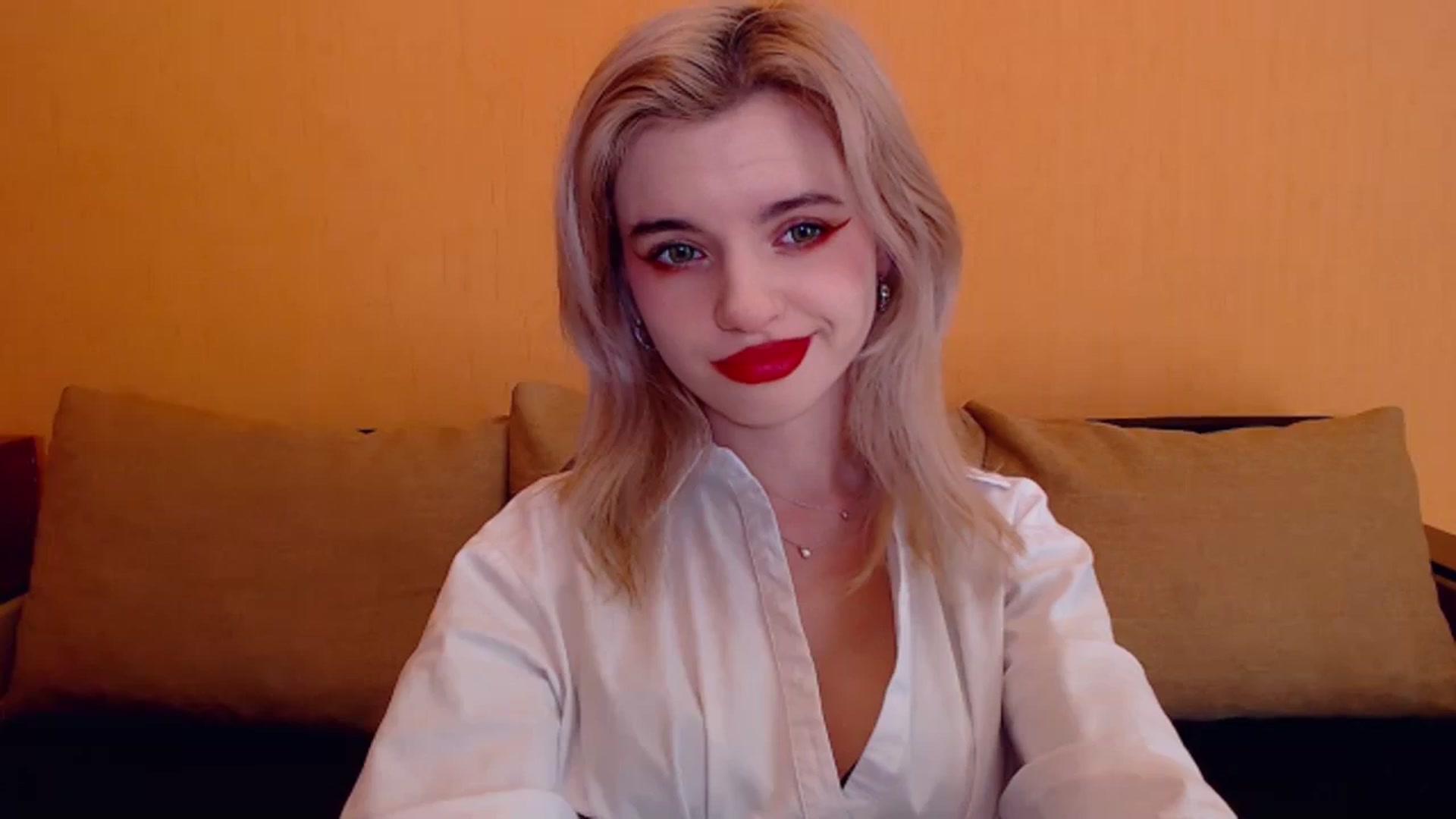 Gallery image thumbnail from Erineys's myfreecams stream on, 12/22/2023, 17:57 image 5 of 20
