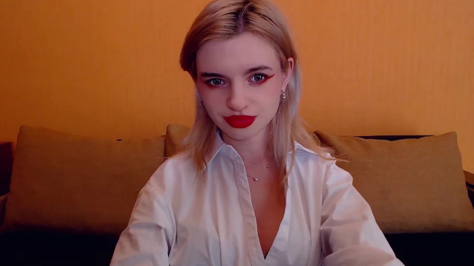 Gallery image thumbnail from Erineys's myfreecams stream on, 12/22/2023, 17:57 image 4 of 20