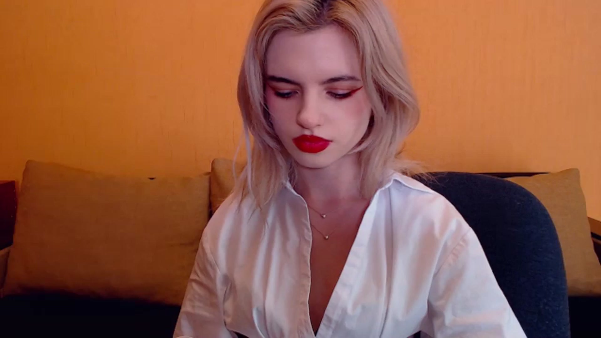 Gallery image thumbnail from Erineys's myfreecams stream on, 12/22/2023, 17:57 image 15 of 20
