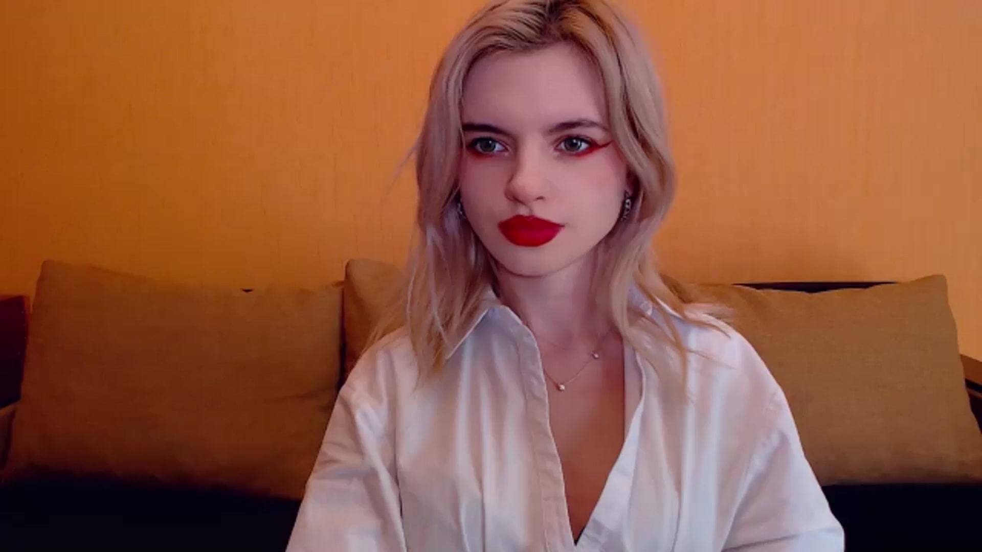 Gallery image thumbnail from Erineys's myfreecams stream on, 12/22/2023, 17:57 image 1 of 20