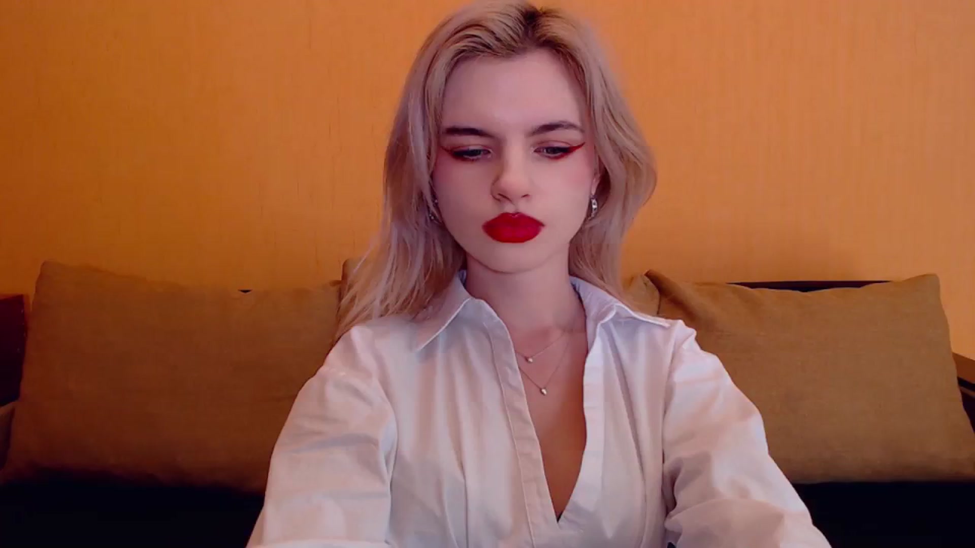 Gallery image thumbnail from Erineys's myfreecams stream on, 12/22/2023, 17:57 image 9 of 20