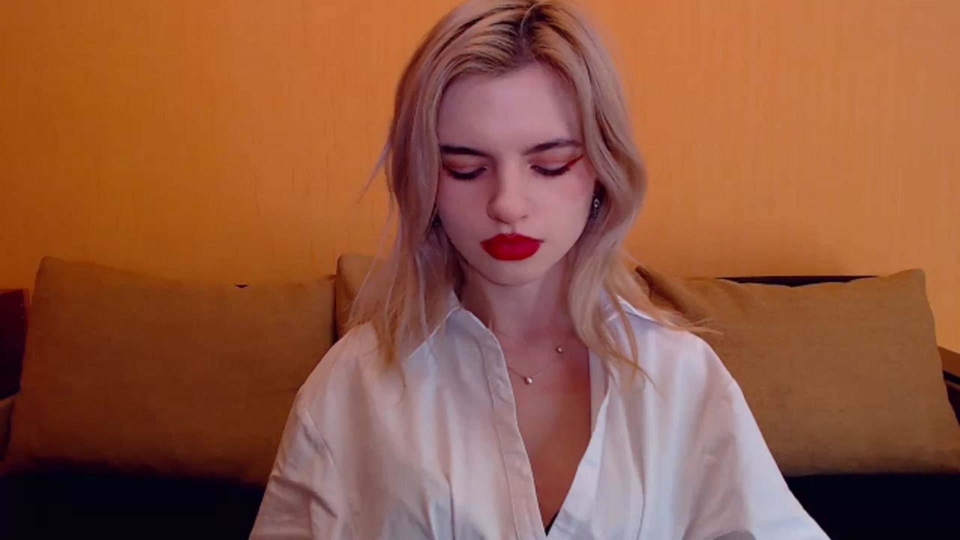 Gallery image thumbnail from Erineys's myfreecams stream on, 12/22/2023, 17:57 image 3 of 20