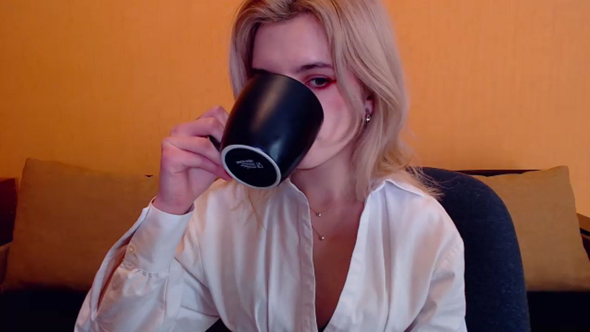 Gallery image thumbnail from Erineys's myfreecams stream on, 12/22/2023, 17:57 image 16 of 20