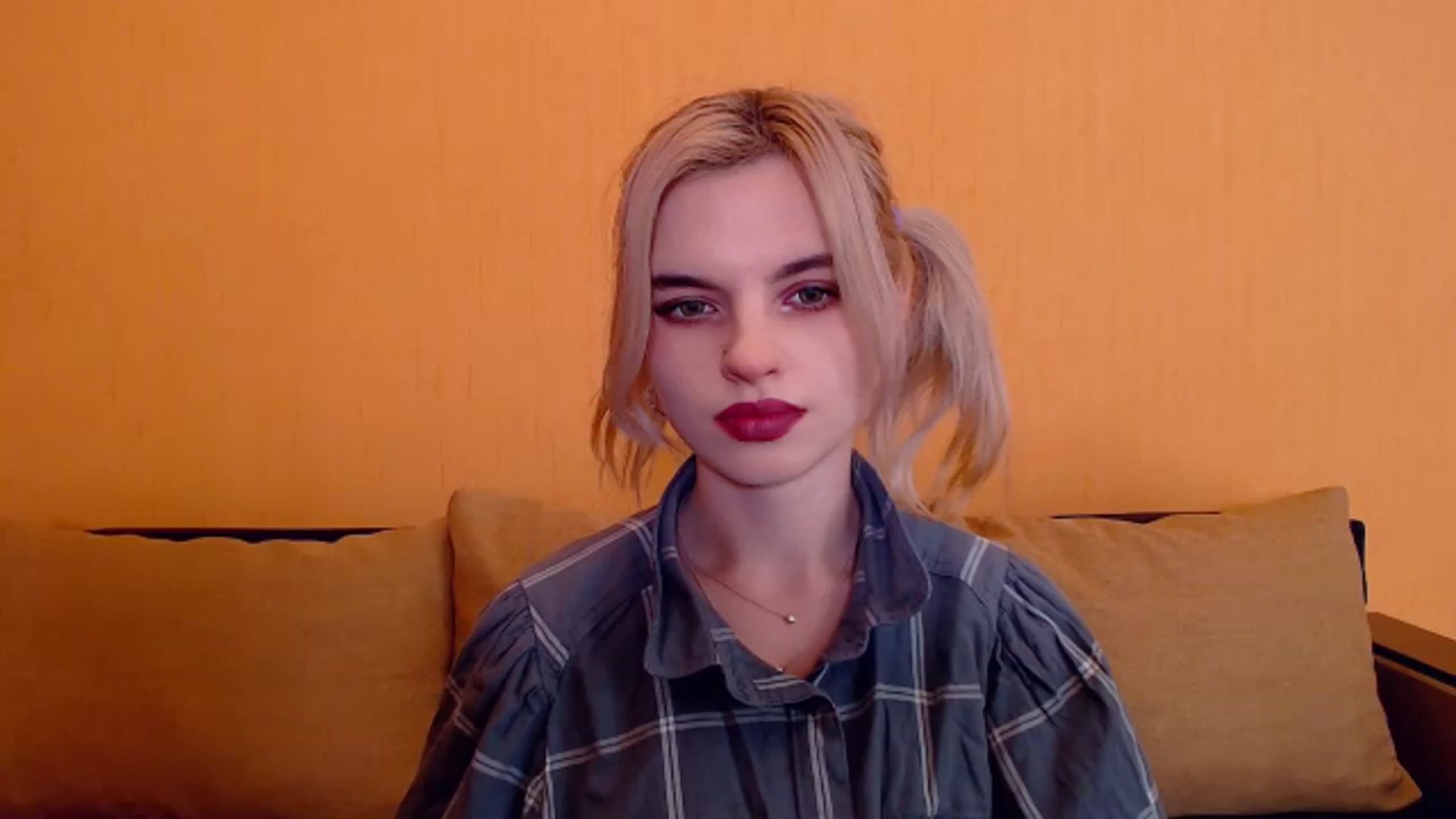 Gallery image thumbnail from Erineys's myfreecams stream on, 12/23/2023, 17:27 image 8 of 20
