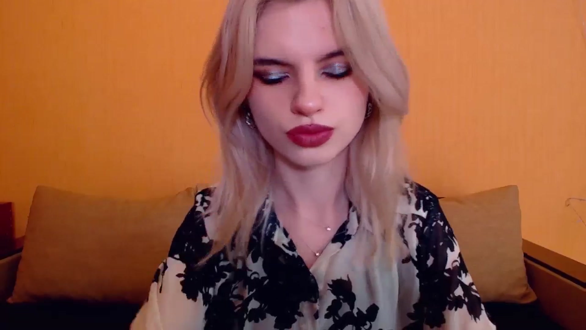 Gallery image thumbnail from Erineys's myfreecams stream on, 12/24/2023, 15:49 image 3 of 20