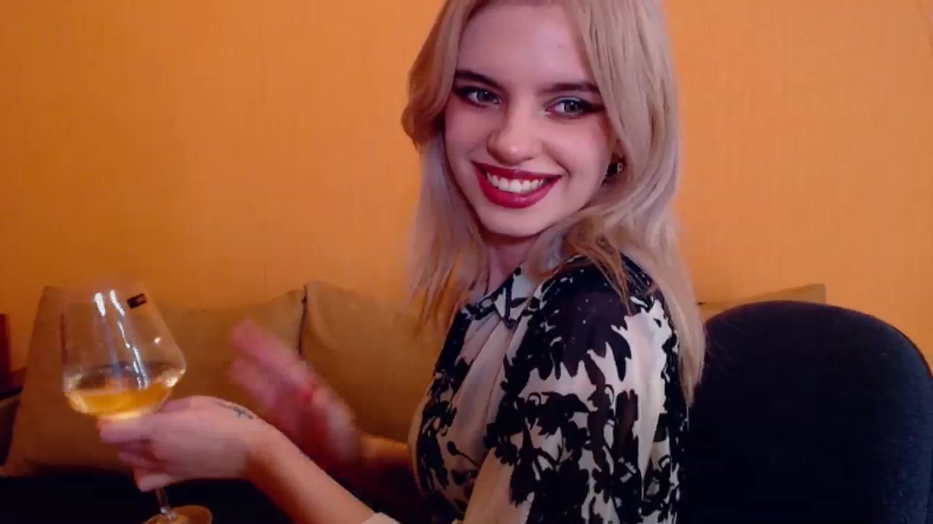 Gallery image thumbnail from Erineys's myfreecams stream on, 12/24/2023, 16:06 image 4 of 20