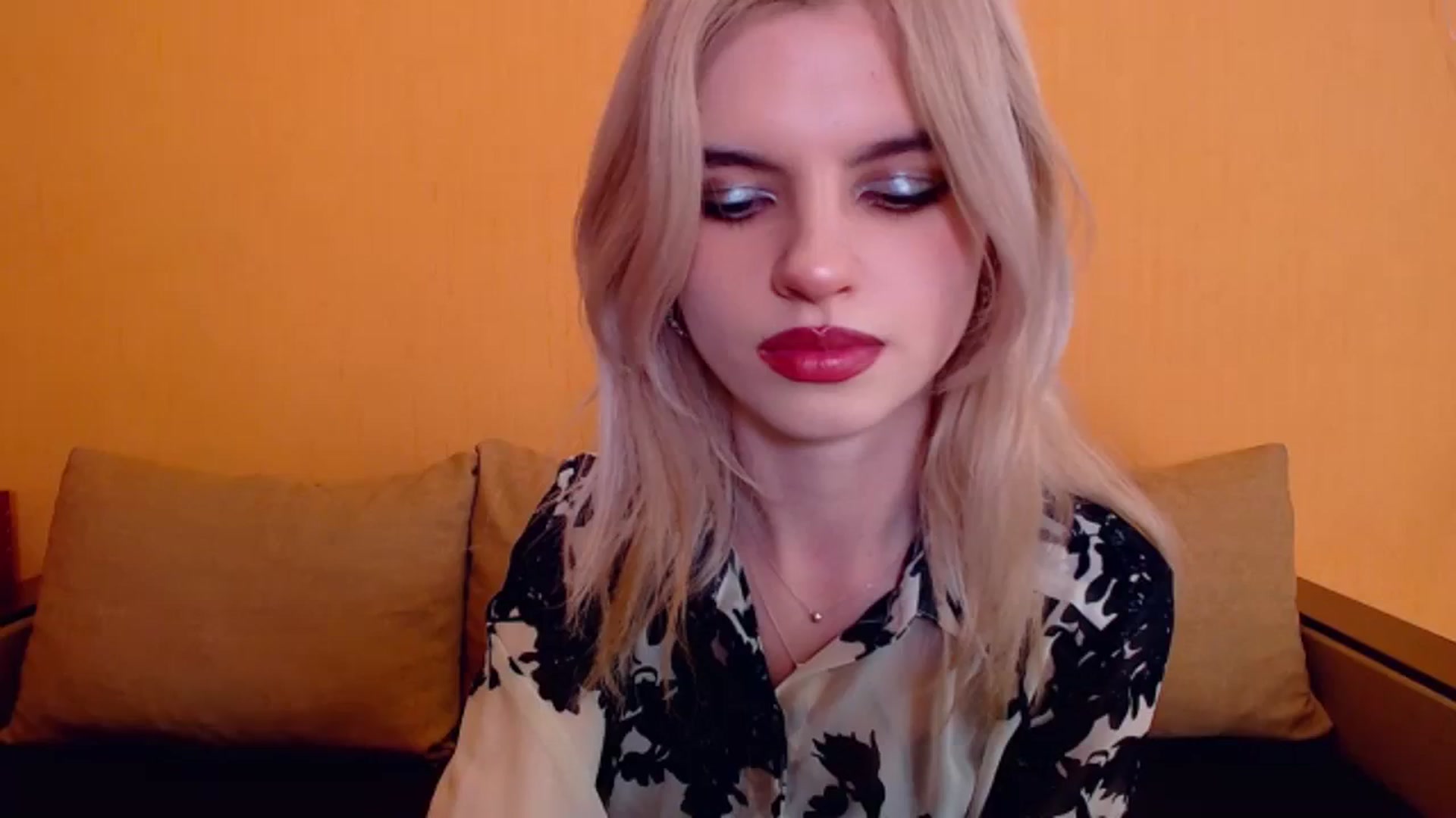 Gallery image thumbnail from Erineys's myfreecams stream on, 12/24/2023, 16:06 image 1 of 20