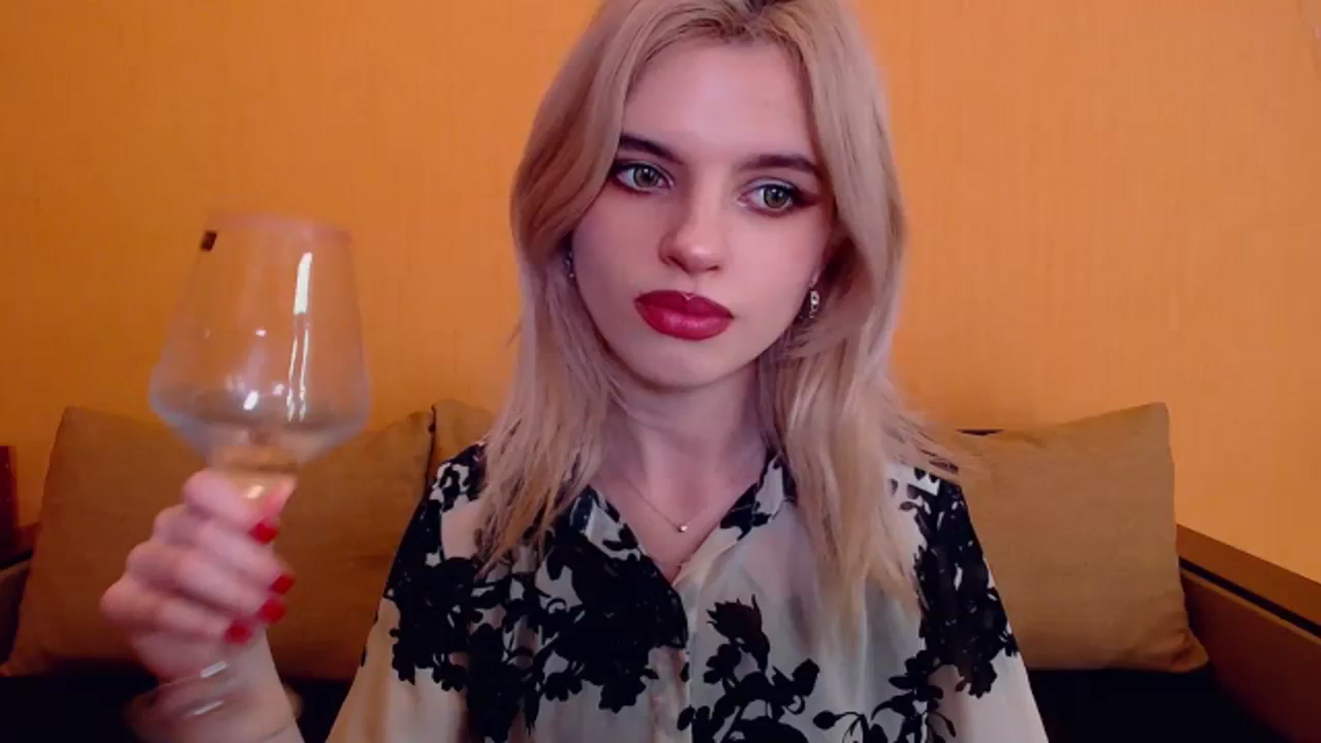 Gallery image thumbnail from Erineys's myfreecams stream on, 12/24/2023, 16:06 image 18 of 20