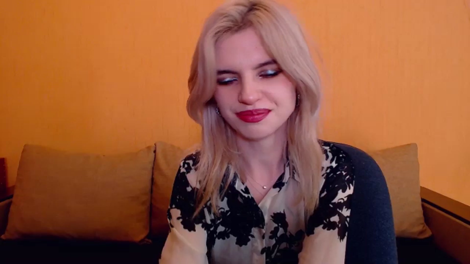 Gallery image thumbnail from Erineys's myfreecams stream on, 12/24/2023, 16:26 image 16 of 20