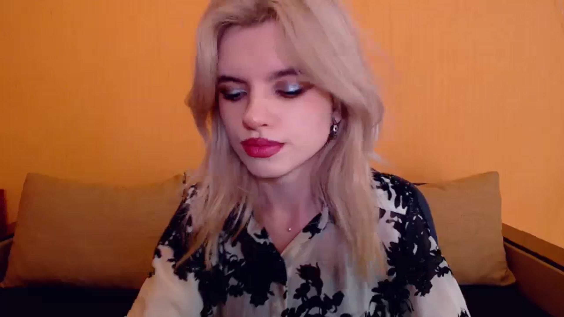 Gallery image thumbnail from Erineys's myfreecams stream on, 12/24/2023, 16:26 image 2 of 20