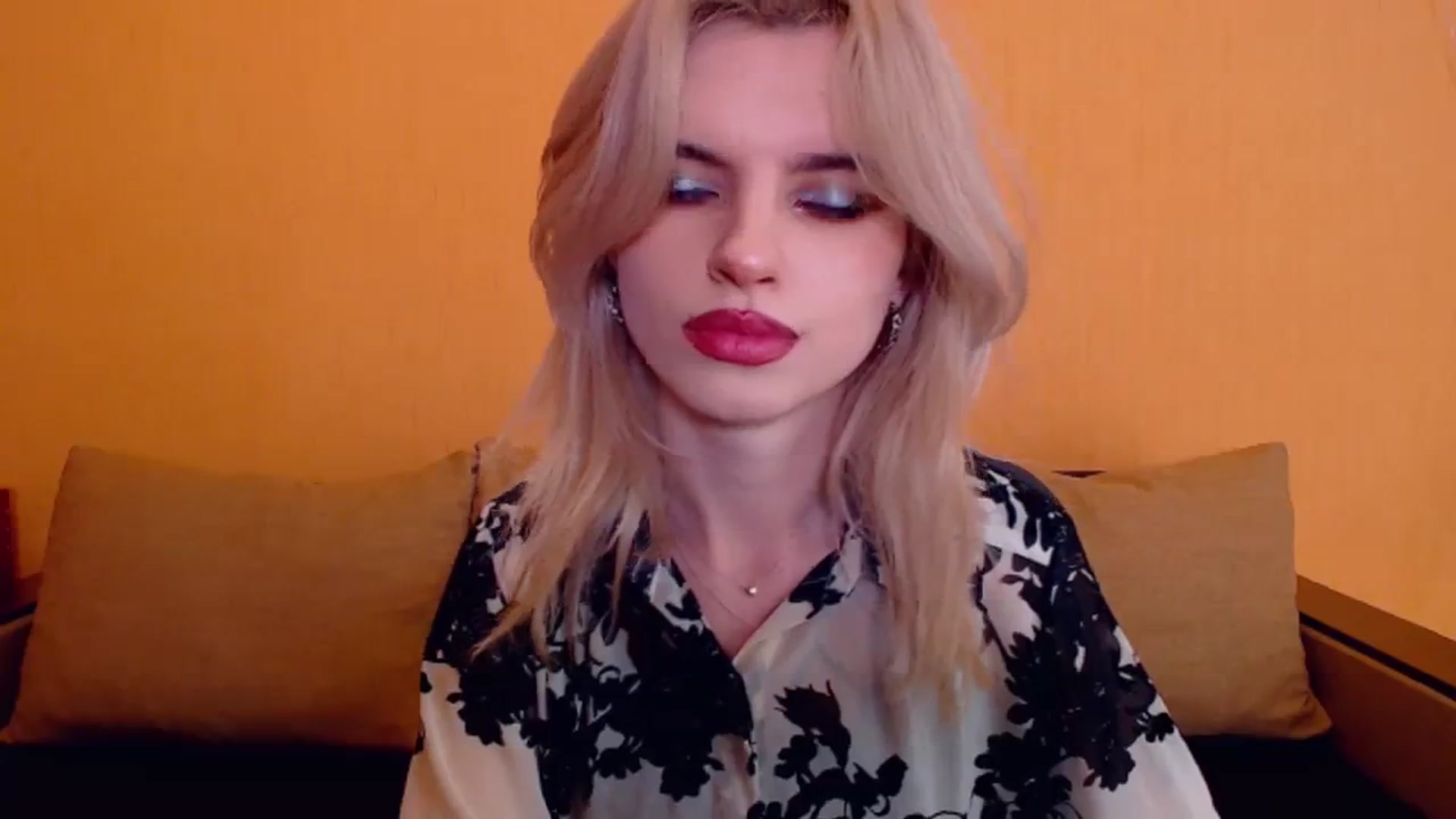 Gallery image thumbnail from Erineys's myfreecams stream on, 12/24/2023, 16:26 image 3 of 20