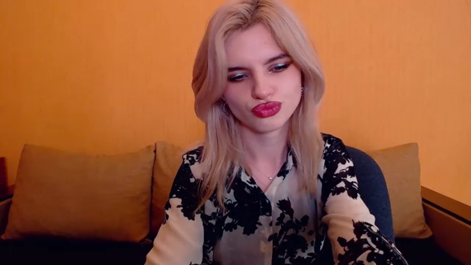 Gallery image thumbnail from Erineys's myfreecams stream on, 12/24/2023, 16:26 image 15 of 20