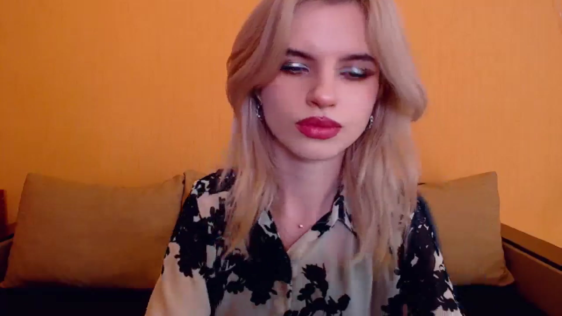 Gallery image thumbnail from Erineys's myfreecams stream on, 12/24/2023, 16:26 image 10 of 20