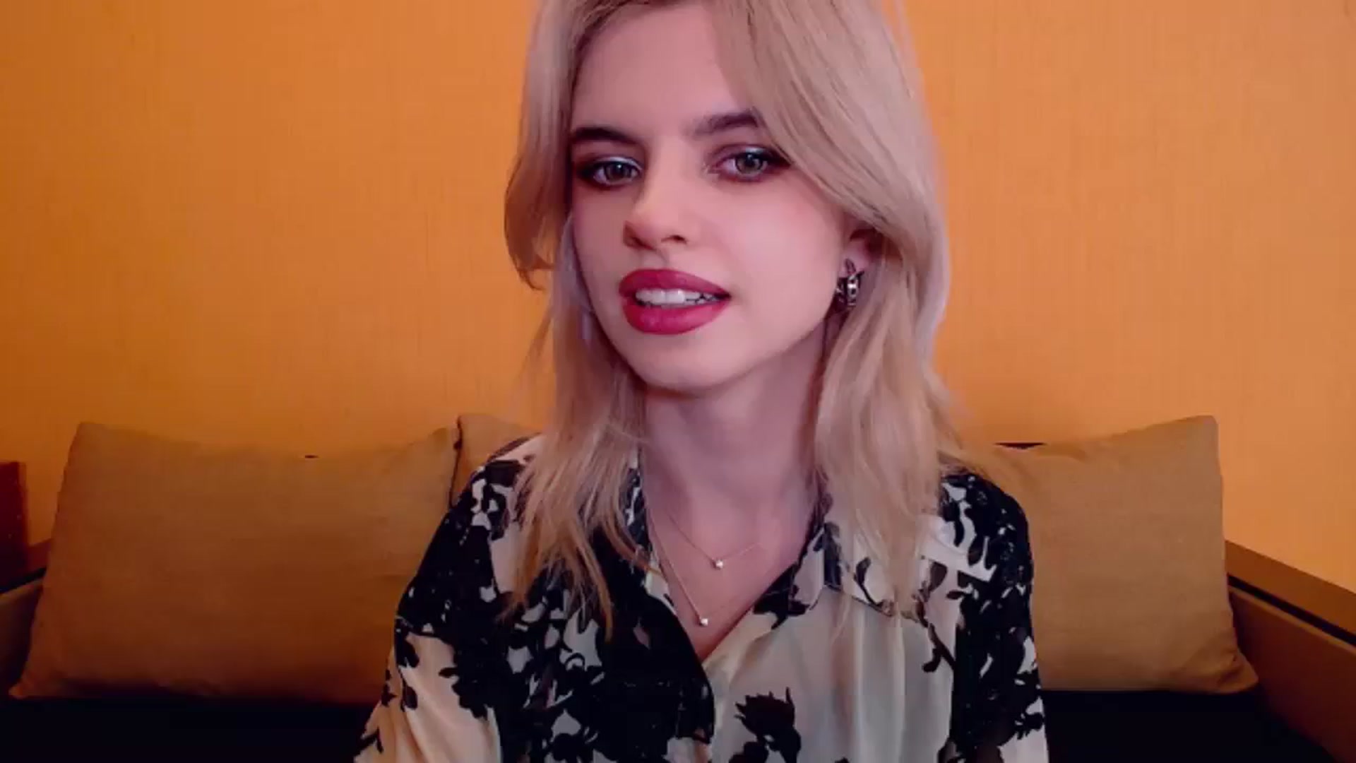 Gallery image thumbnail from Erineys's myfreecams stream on, 12/24/2023, 18:19 image 15 of 20