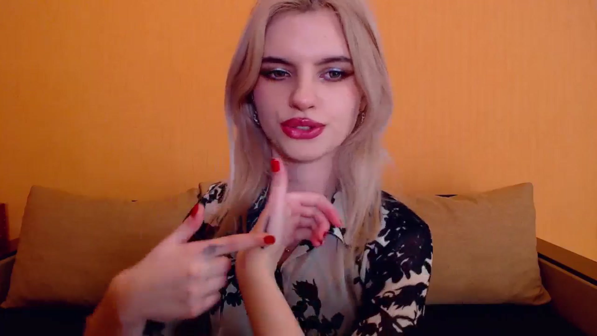 Gallery image thumbnail from Erineys's myfreecams stream on, 12/24/2023, 18:19 image 2 of 20