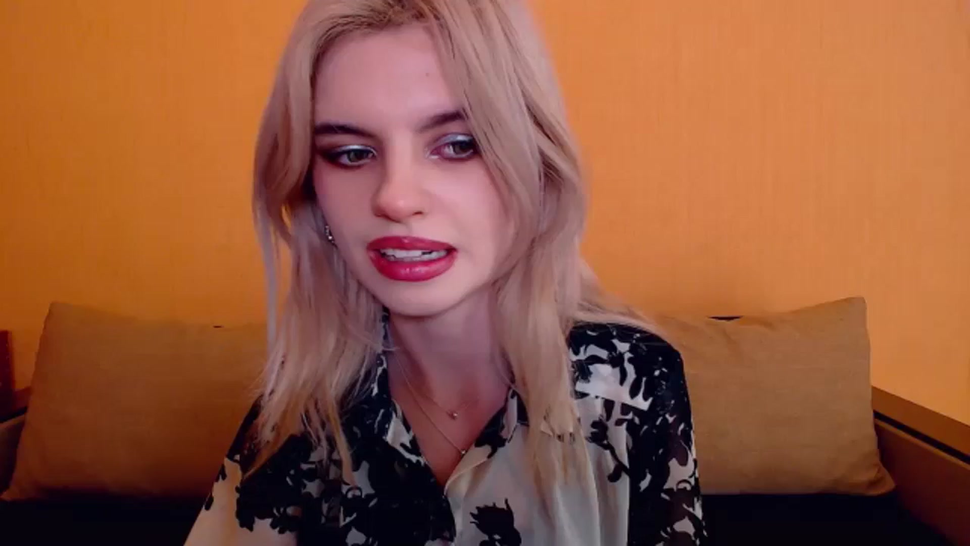 Gallery image thumbnail from Erineys's myfreecams stream on, 12/24/2023, 18:19 image 1 of 20