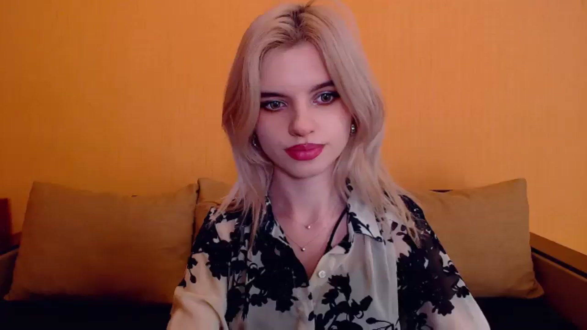 Gallery image thumbnail from Erineys's myfreecams stream on, 12/24/2023, 18:19 image 18 of 20