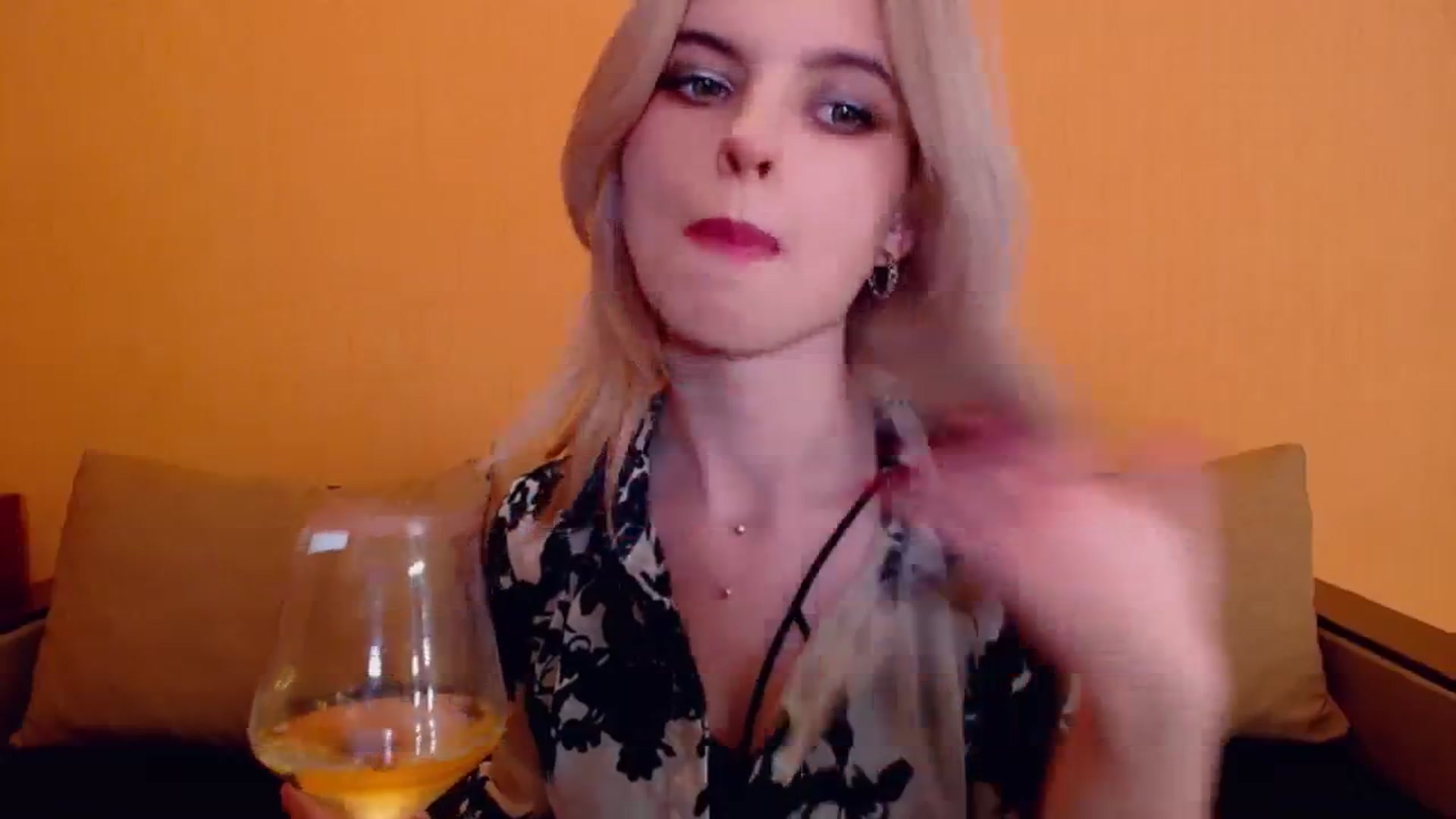 Gallery image thumbnail from Erineys's myfreecams stream on, 12/24/2023, 18:19 image 19 of 20