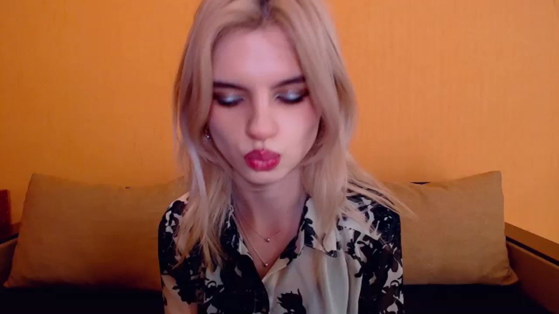 Gallery image thumbnail from Erineys's myfreecams stream on, 12/24/2023, 18:19 image 7 of 20