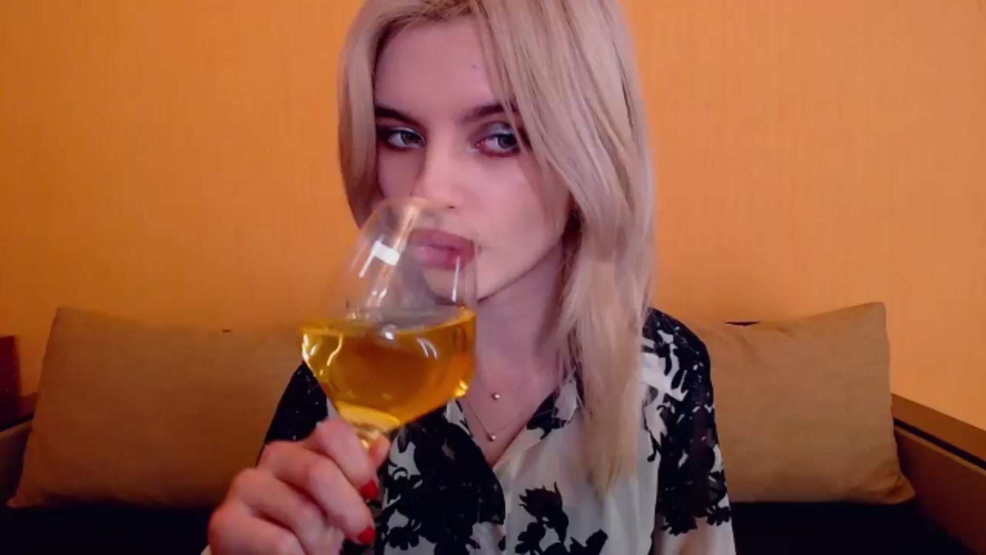 Gallery image thumbnail from Erineys's myfreecams stream on, 12/24/2023, 18:19 image 10 of 20