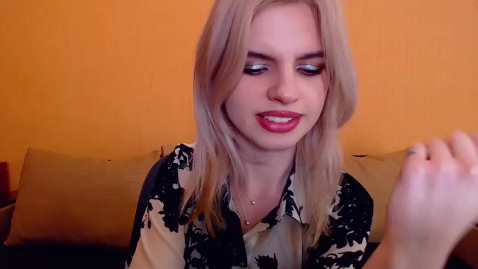 Gallery image thumbnail from Erineys's myfreecams stream on, 12/24/2023, 18:19 image 12 of 20