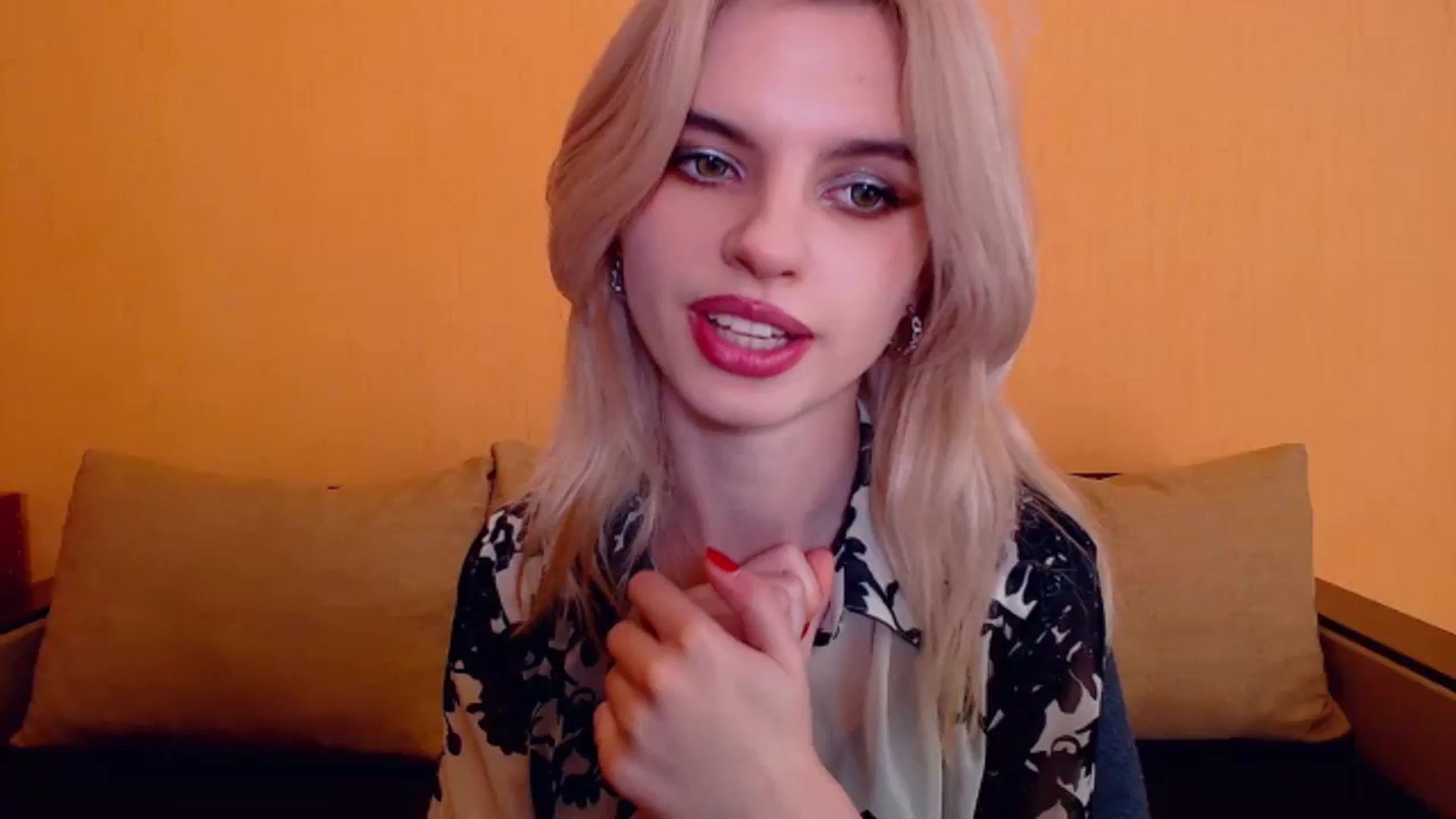 Gallery image thumbnail from Erineys's myfreecams stream on, 12/24/2023, 18:19 image 16 of 20