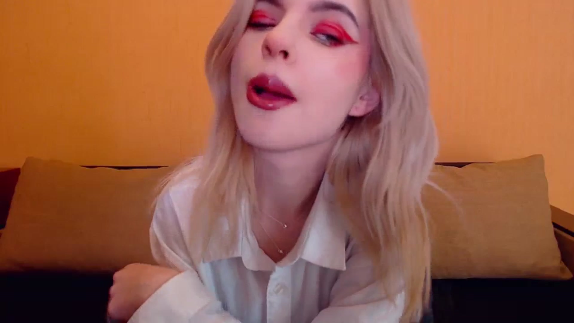 Gallery image thumbnail from Erineys's myfreecams stream on, 12/25/2023, 14:44 image 11 of 20