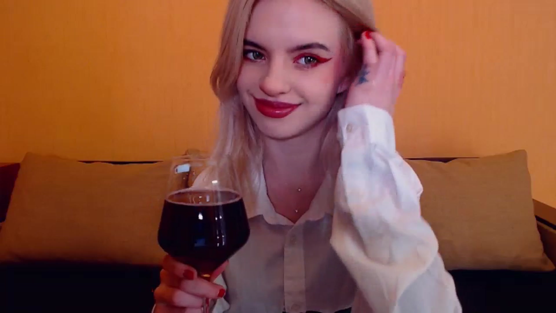 Gallery image thumbnail from Erineys's myfreecams stream on, 12/25/2023, 14:44 image 17 of 20