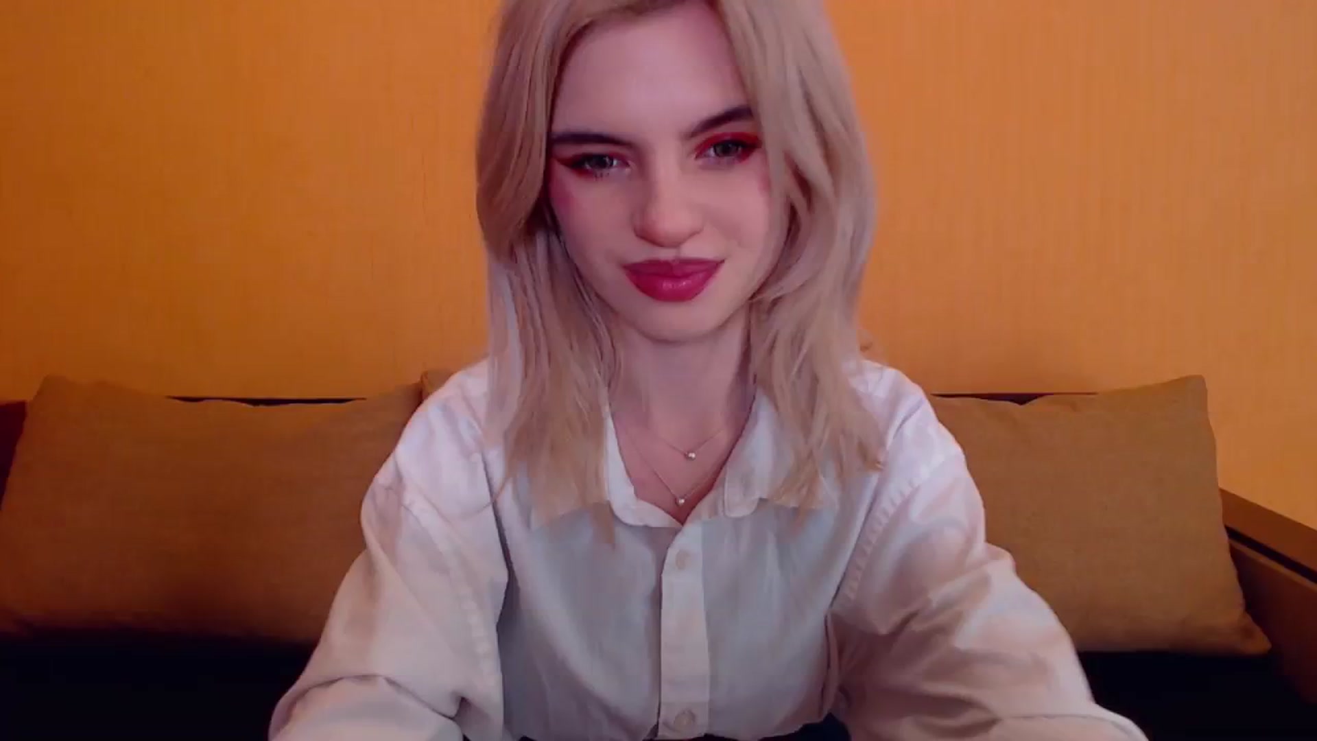 Gallery image thumbnail from Erineys's myfreecams stream on, 12/25/2023, 15:56 image 15 of 20