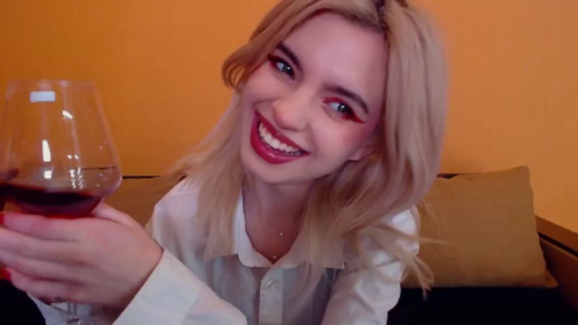 Gallery image thumbnail from Erineys's myfreecams stream on, 12/25/2023, 15:56 image 2 of 20