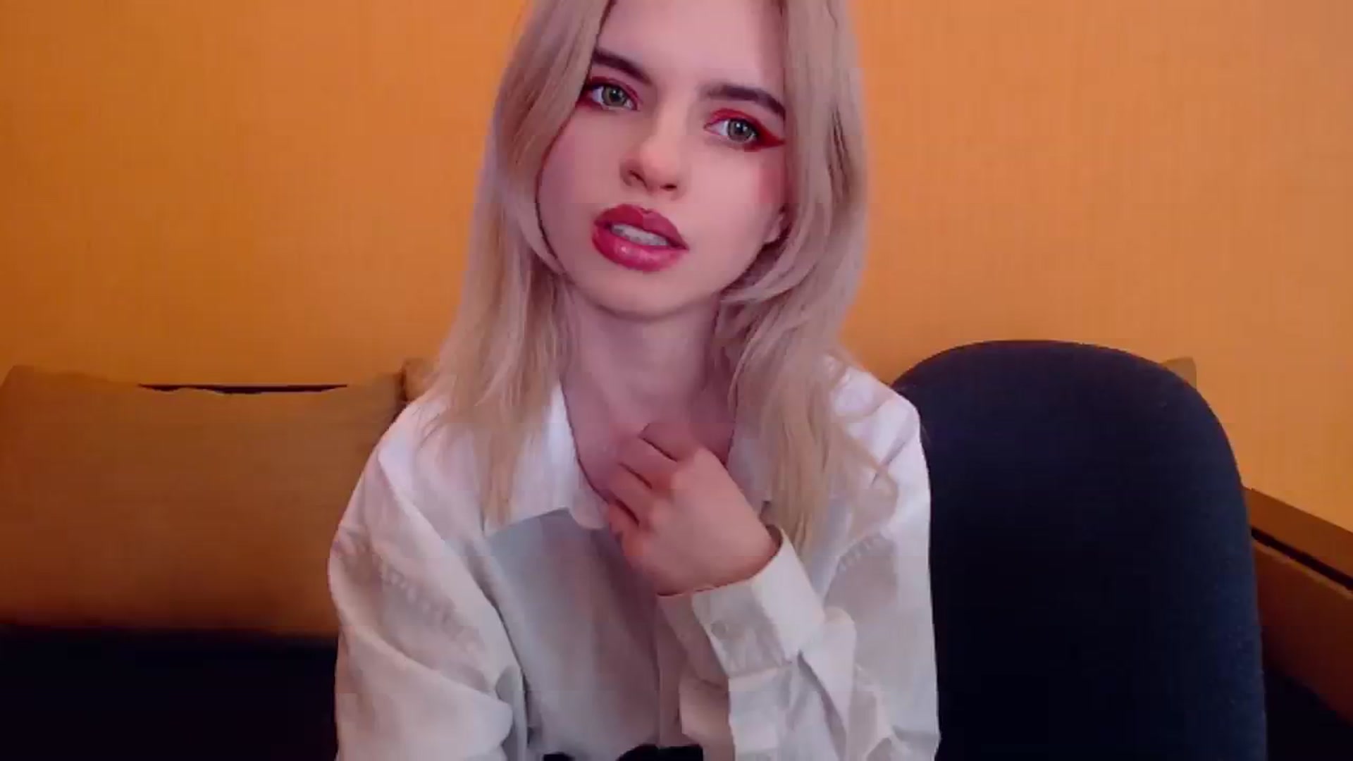 Gallery image thumbnail from Erineys's myfreecams stream on, 12/25/2023, 18:01 image 5 of 20