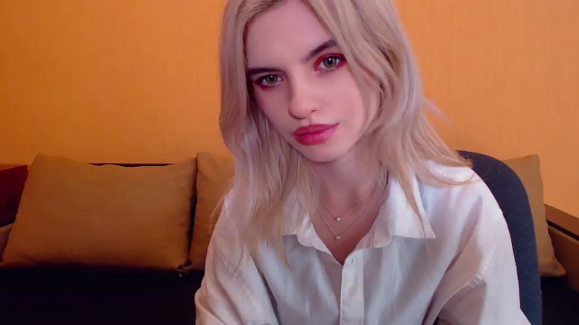 Gallery image thumbnail from Erineys's myfreecams stream on, 12/25/2023, 18:01 image 10 of 20