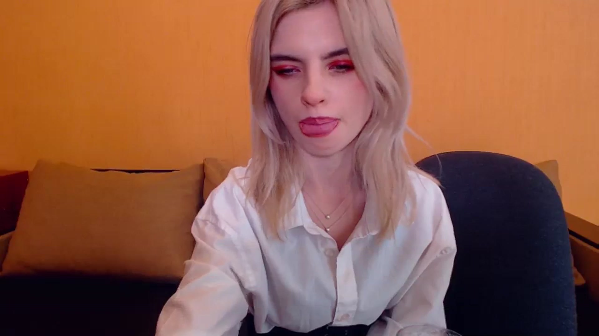 Gallery image thumbnail from Erineys's myfreecams stream on, 12/25/2023, 18:01 image 7 of 20