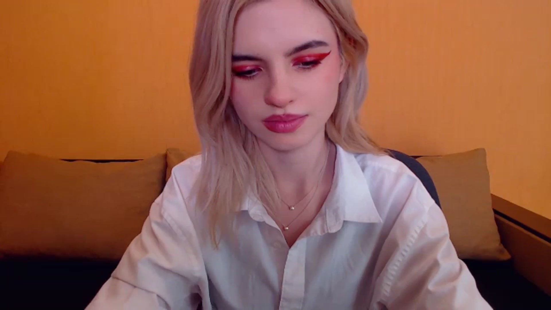 Gallery image thumbnail from Erineys's myfreecams stream on, 12/25/2023, 18:01 image 19 of 20