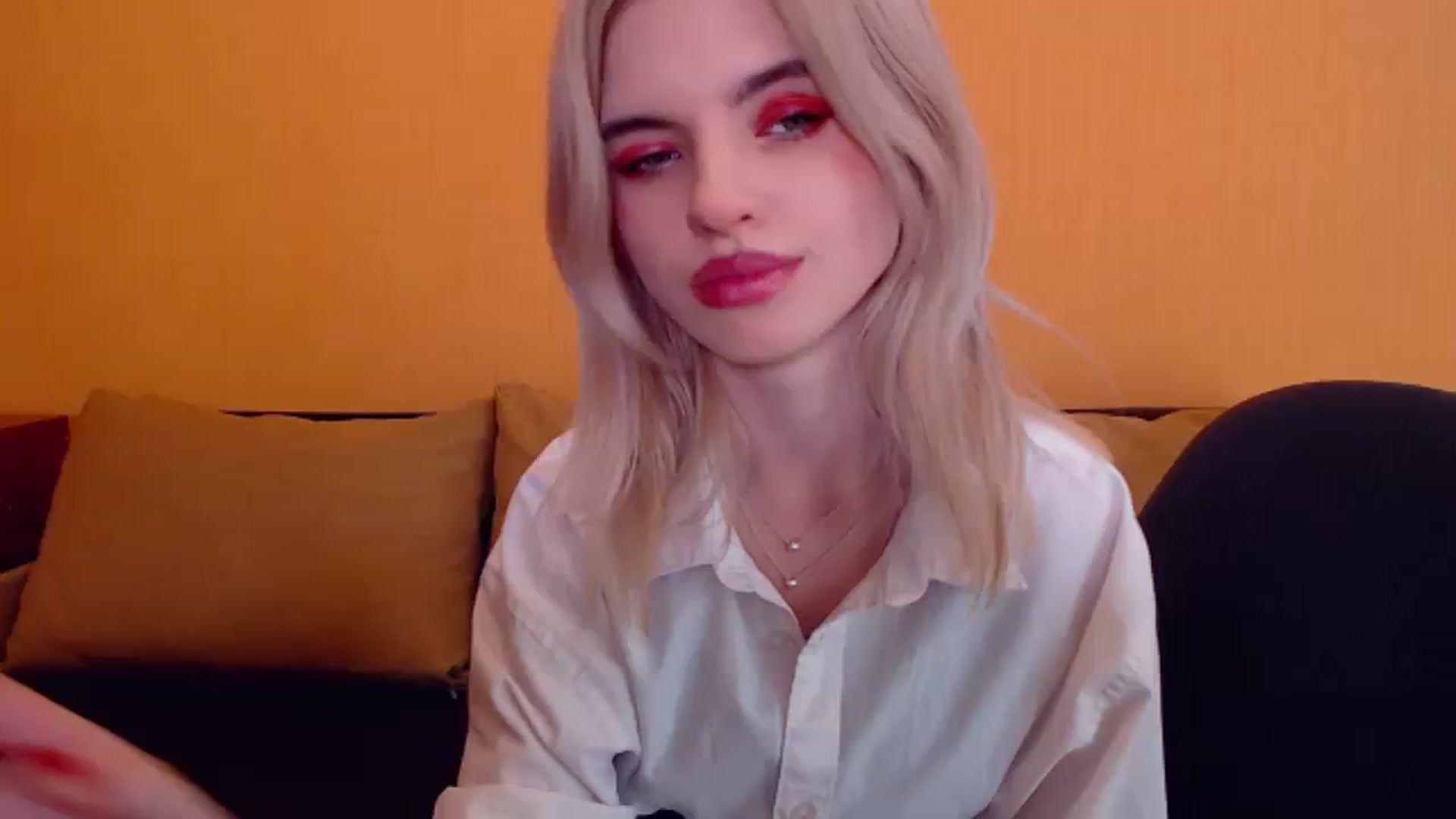 Gallery image thumbnail from Erineys's myfreecams stream on, 12/25/2023, 18:01 image 8 of 20