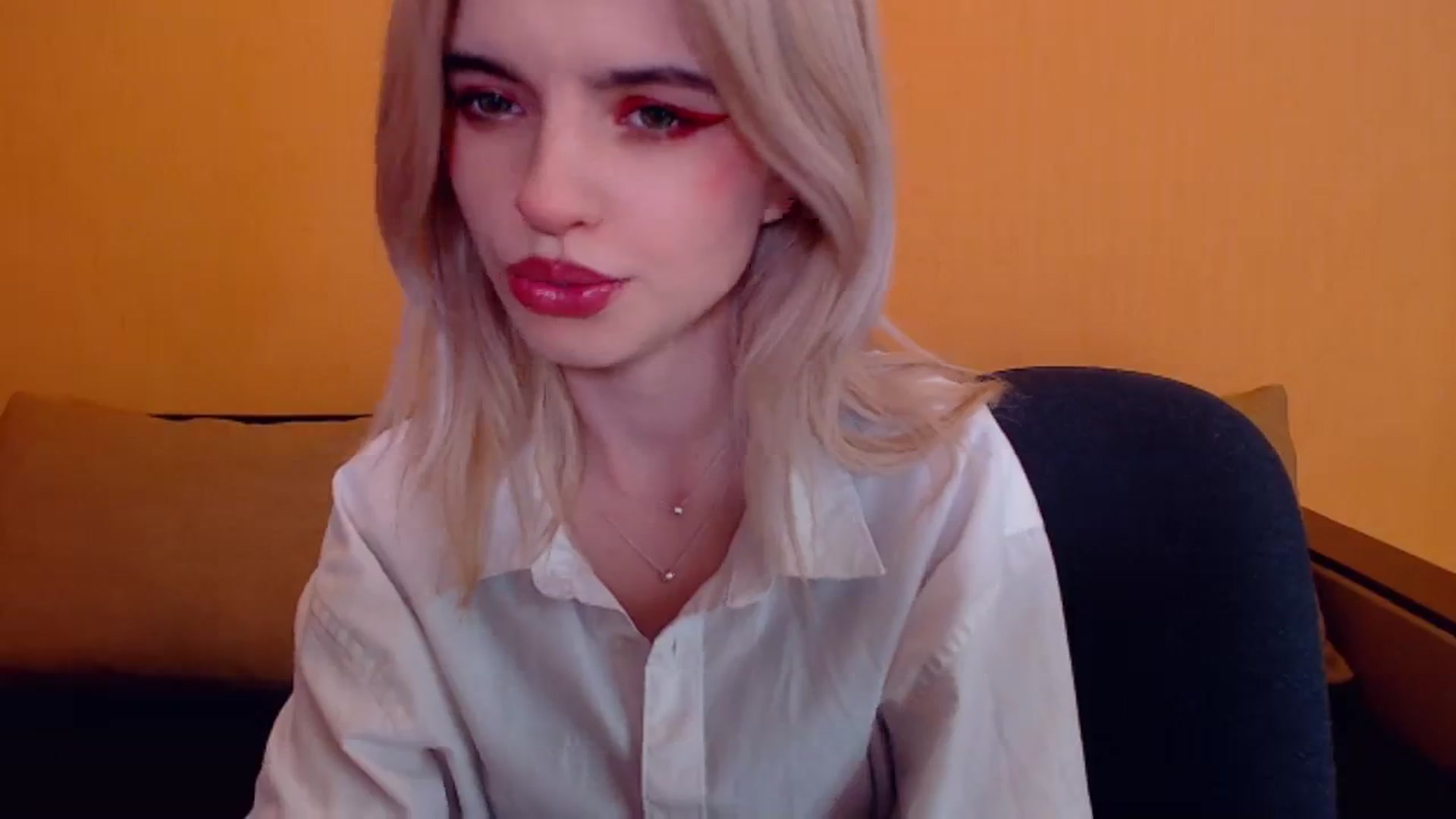 Gallery image thumbnail from Erineys's myfreecams stream on, 12/25/2023, 18:01 image 3 of 20