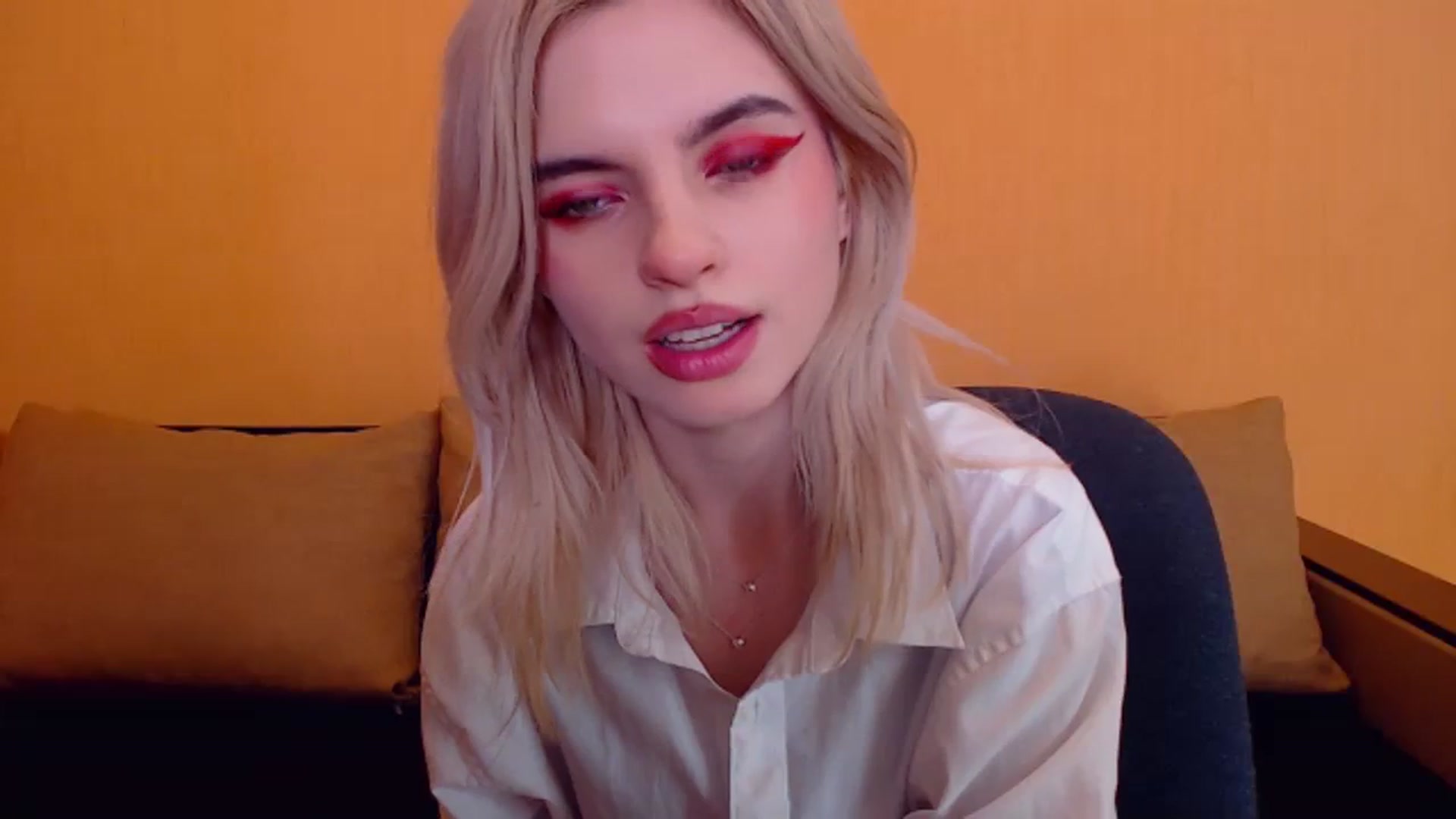 Gallery image thumbnail from Erineys's myfreecams stream on, 12/25/2023, 18:01 image 20 of 20