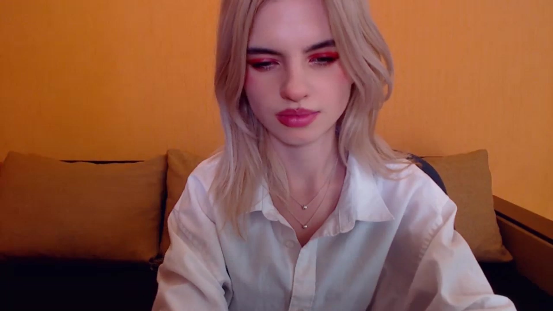Gallery image thumbnail from Erineys's myfreecams stream on, 12/25/2023, 18:01 image 17 of 20