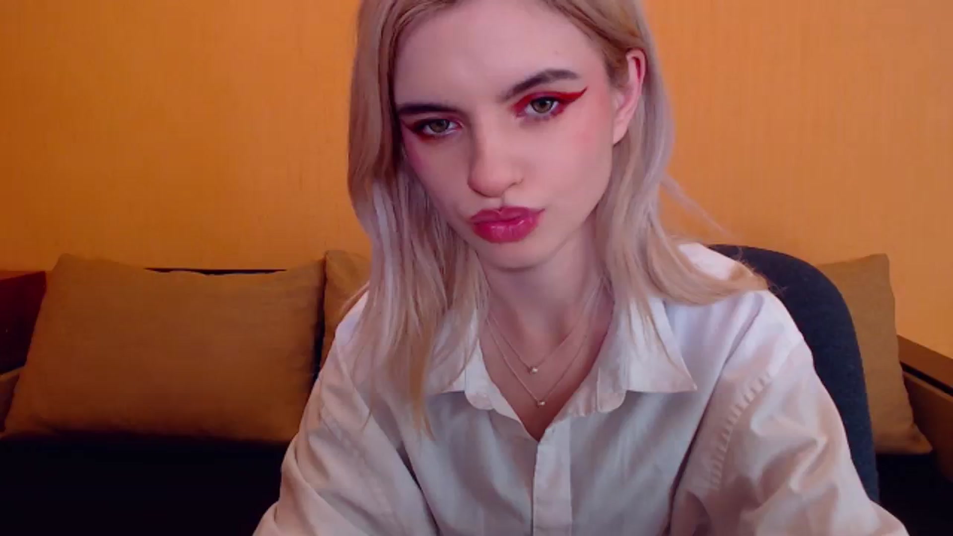 Gallery image thumbnail from Erineys's myfreecams stream on, 12/25/2023, 18:01 image 12 of 20