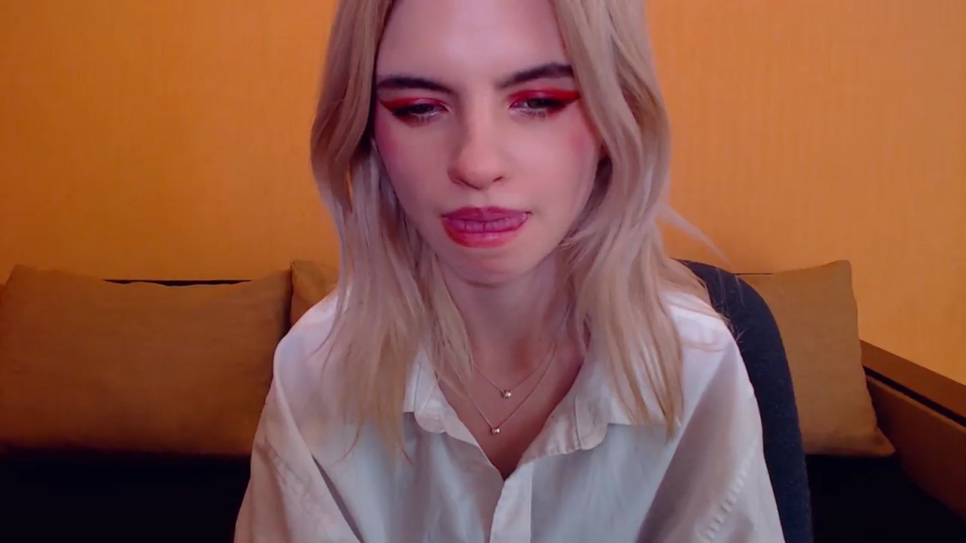 Gallery image thumbnail from Erineys's myfreecams stream on, 12/25/2023, 18:01 image 18 of 20
